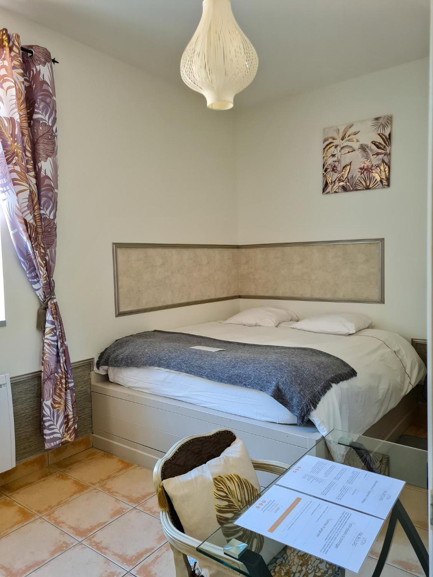 Lyon Faubourg - Priest Bed & Breakfast 3*
