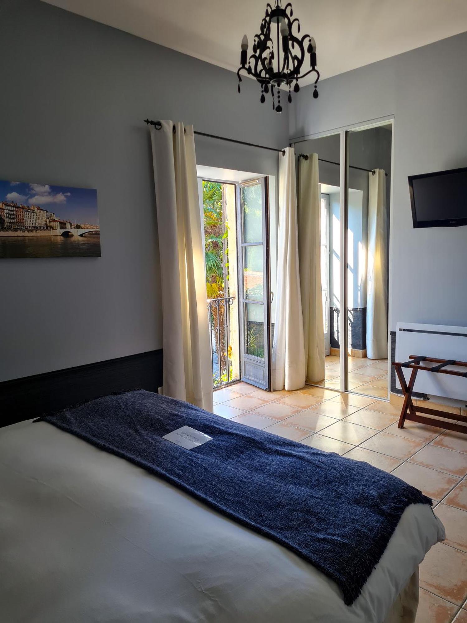 Lyon Faubourg - Priest Bed & Breakfast